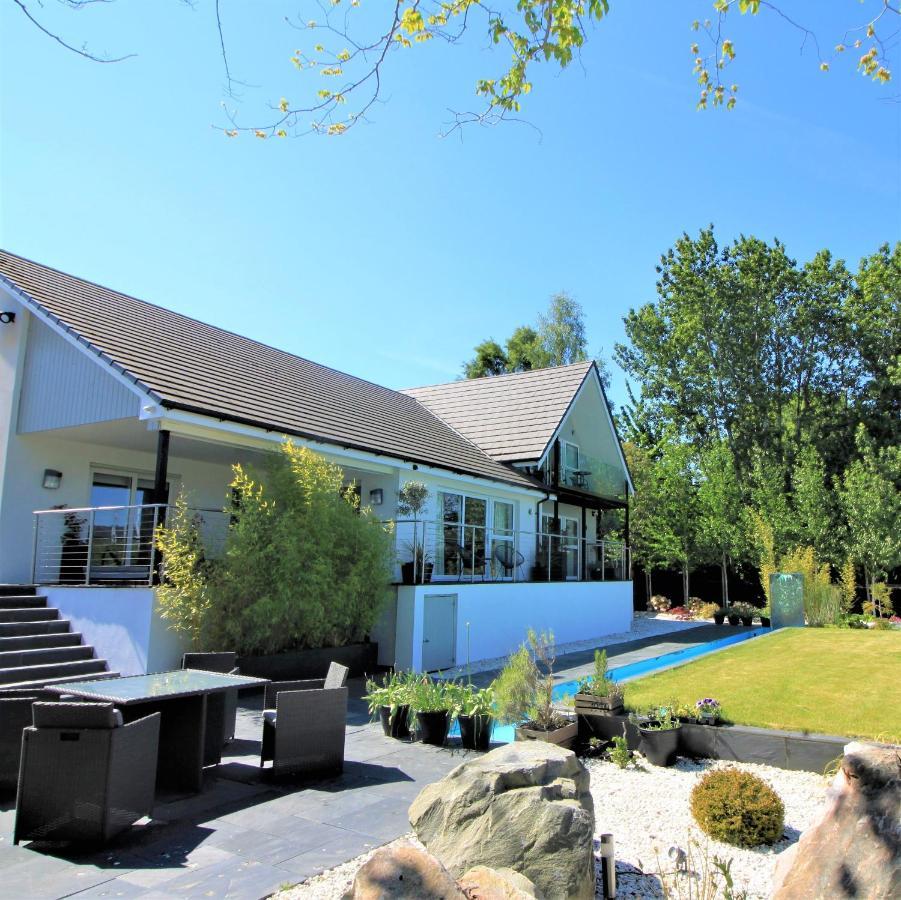 Bed and breakfast House